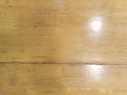 湖南妹丽华请老外男友吃东北菜在餐厅吹舔酒瓶服务员在旁边偷笑