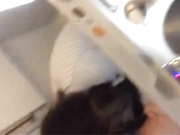 飞机上与靓妹趁晚上都睡觉了带她到洗手间去打炮紧张又刺激骚逼