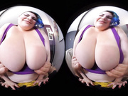 Sunny Daze Kisses and Gets Intimate with You