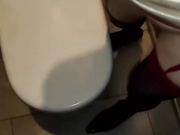 在海底捞厕所和老板做爱，外面人来人往真刺激！