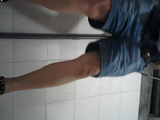 國內某旅遊景點公共衛生間拍攝到的各式美女如廁 有個妹子居然光著腳上廁所 1080P高清