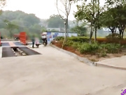 （接上集）故意露出勾引摩的司机去小树林干我。