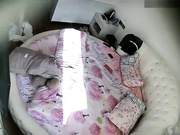 賓館鐘點房拍攝到的36E美乳大胸美女和聊了很久的網友第一次開房偷情 貌似還有點害羞最後直接累癱了 露臉高清