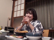 [DANDY-921] 内緒でエグいサービスしてくれたメンズエステ嬢を温泉旅行に誘って生ハメしたら何度も求めるヤリマンだった VOL.8 - 3of5