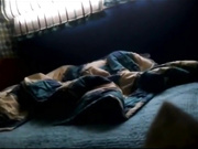 趁老婆不在偷偷跑到还在上大学的小姨子房间掀开被子就狂亲,没一会就受不了了,魔鬼身材让人欲仙欲死，呻吟声太好听了_