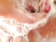 超可愛蘿莉萌妹子洗澡時激情自慰 叫聲動人