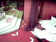 情趣酒店水滴摄像头监控TP大款胖哥和逼毛性感的骚情人按摩浴缸激情啪啪羡慕死屌丝