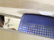 國內廁拍大神潛入某大廈禮儀培訓機構公共女廁偷拍美女少婦如廁噓噓 貌似連打電話內容都聽得清清楚楚 1080P原版