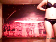 縣城鄉村小劇場拍攝到的脫衣艷舞表演 各式美女搔首弄姿挑逗露奶露逼表情淫蕩 場面火爆刺激 1080P原版高清