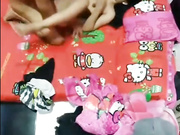 猥瑣房東出租屋裏安裝攝像頭拍攝瘦高個帥氣小夥和漂亮女友啪啪過性生活 玩的太猛了 露臉高清