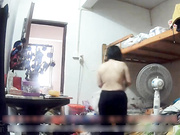 居家攝像頭破解拍攝到的小夫妻日常過性愛生活 客廳裏多種體位玩弄爽的欲仙欲死～1080P高清