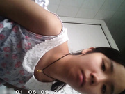 某高校公共女廁近距離拍攝到的各式漂亮妹子如廁 貌似有個紅高跟妹子顏值蠻高的 露臉高清