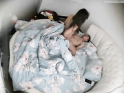 主題酒店圓床房拍攝到的一對熱戀小情侶開房愛愛 互舔騎乘後入各種姿勢幹得高潮不斷 露臉高清