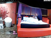 主題酒店拍攝到的良家美少婦和單位主任開房偷情 翹著屁股給操爽得嗷嗷直叫 最後直接累趴下了 露臉高清