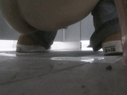 最新流出-某寫字樓公共女廁拍攝到的各式美女少婦如廁 有個大胸金發妹子的蜜桃臀看得很是惹人喜愛 1080P高清原版