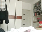 周末帥氣小鮮肉出租屋和粉嫩女友瘋狂嗨皮 主動吃雞巴張開雙腿給操貌似被玩多得黑了 國語720P高清