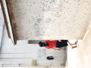 國內廁拍達人尾隨妹子進入公共女廁拍攝各式美女如廁 有個牛仔褲小姐姐貌似憋了很久尿那麽多 720P高清原版