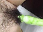 微信寂寞大学生黄瓜狂插嫩穴给我看