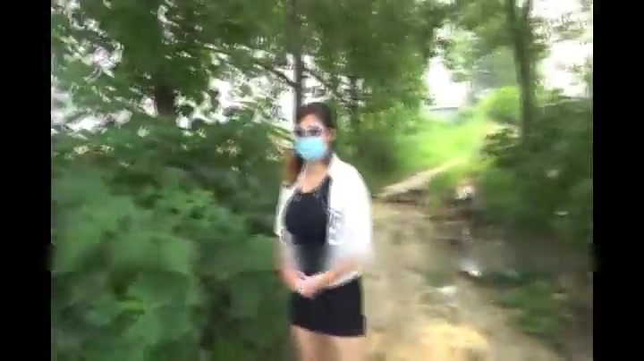 國産劇情大片-街頭搭讪愛錢美女 邀請她露出做愛-後入爆草篇
