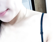 黑丝露脸风情妩媚的骚人妻跟大哥激情啪啪，让大哥玩着奶子舔逼浪叫呻吟，口交大鸡巴多体位无套爆草给她干尿