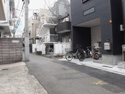 [AVSA-396] 誘惑の赤リップ 発情巨乳尻の女上司はキスでボクを支配する わか菜ほの - 1of5