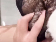 给我兄弟戴绿帽❤️瞒着他偷偷约她去吃火锅在饭店里就差点控制不住了可惜被服务员给打扰了带到酒店疯狂蹂虐她的巨乳