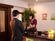 [HNTRZ-020] 【60分2980円健全マッサージ店】 疲れが取れず出張整体も依頼すると、まさかまさかの痴女Jcupセラピストに様変わり 【破解】 - 1of5