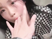 元宵节 当天堂妹背着男友来陪我喝酒❤️喝完以后带她去逛街做美甲，带回酒店后边操边问堂妹我的鸡巴大还是你男朋友的大