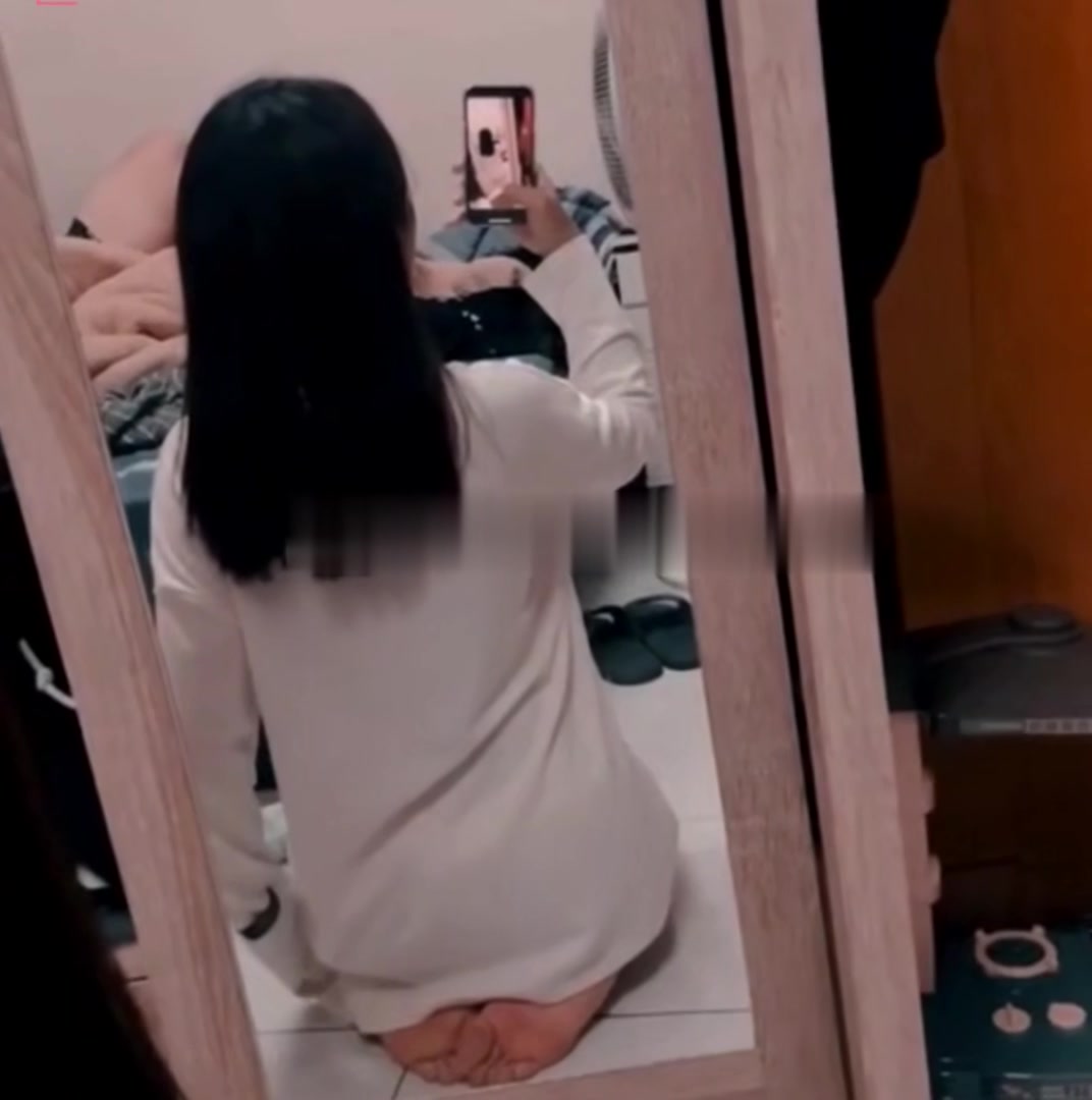 21岁反差大学生 黄欣柔 被约炮大神曝出性爱视频 清纯美女穿性感女仆装跪地舔屌 撅起翘臀被后入爆操