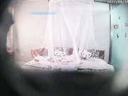 主题酒店偷拍-帅小伙微信约同城良家小美女见面,见长得不错,饭后带到酒店啪啪,原来男的喜欢从后面干,超强的视觉体验!