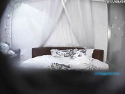 主题酒店偷拍-看上去年龄不大很漂亮的清纯美女被猥琐男哄骗到酒店后狠狠干了2次,年龄那么小怎么受得了!太嫩了!