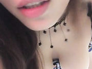 重磅福利又一个超敢玩不怕被封的女主播奶子不是一般大