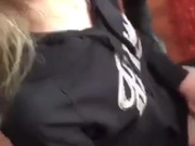 在发型师面前让女友打飞机，咦，怎么突然多了一只手