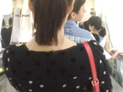 偷拍抄底在书城里晃來晃去的黑紗裙白丁字内超美女