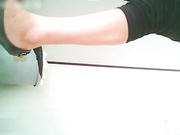 医院女厕伪装偷拍美女的逼逼让你看个够表情逼真