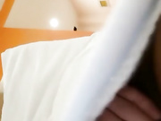 专门玩户外直播的年轻女主播柠檬坐着滴滴酒吧门口守株待兔勾引几个无业小流氓宾馆开房啪啪啪直播对白清晰