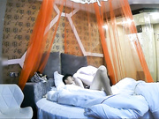 清纯漂亮的连衣裙美女和公司帅气男同事酒店开房,别看男的瘦操起逼来真是猛,把美女干爽后她还主动要第二次!