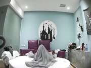 情趣酒店古堡房偷拍四眼仔和女友开房翻云覆雨