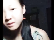 家境贫寒的纯情小村姑在那个看了有点让人心酸的家直播听说这样能赚钱脱贫妈妈也好奇过来看看