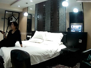 气质高挑性感美少妇下班后和公司男同事酒店开房被男的各种伺候舔的淫叫不止受不了求操,外表斯文,逼毛旺盛!