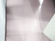 姐姐姐夫小舅子露脸3P，激情打炮这奶子很大玩的很开心，后入猛草大屁股前面插着嘴，压抑的呻吟刺激