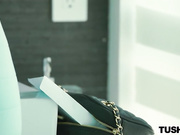 女神级的OL白领美女谈业务被啪啪作品 高颜值好身材顶级美女舔吸一看就冲动硬了，嫩乳美臀挡不住虚了720P高清