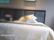 高颜值气质漂亮良家小少妇第一次出来偷吃开始有点害羞不配合被男的舔爽后露出淫荡一面还体验高难度操逼!