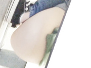 冒死偷窥短T恤牛仔裤女神妹子嘘嘘,嫩出水的细白腿和窄小逼洞真心受不了