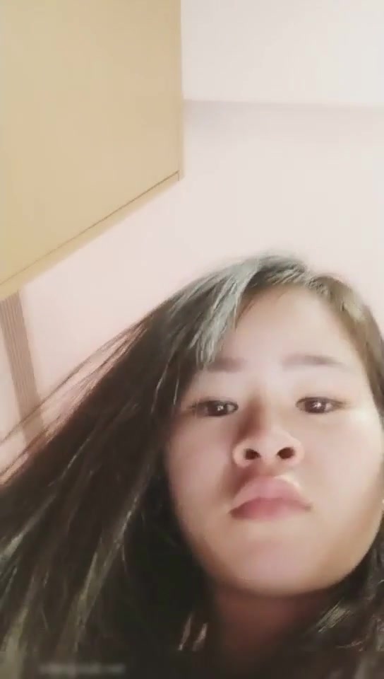 SAP女技师兼职某平台女主播一边工作一边偷拍给客人打飞机吹箫被摸奶子