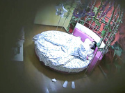 特色情趣酒店鸟笼花房偷拍背心哥和性敏感的相好开房没怎么用力就哎哟的叫