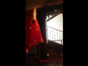 婚礼上把伴娘灌的醉晕晕,先从领口看她奶头 然后尾随到厕所看她B