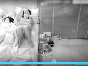 黑客破解家庭网络摄像头偷窥少妇妈妈趁女儿熟睡拿出手机和出差的爸爸视频性爱神交