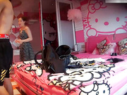 美容院气质美女老板狼假期约小鲜肉情人一起外地旅游刚进房间就如狼似虎的要啪啪,高颜值风骚美女.国语!