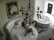 酒店偷拍高颜值年轻美女被中年情人从后面操的受不了了,嚎嚎大叫说不玩了.跑到门后又被拉到床上狠狠干.国语!